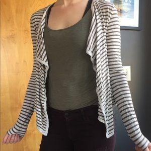 3/$20 SALE long-sleeved lightweight cardigan